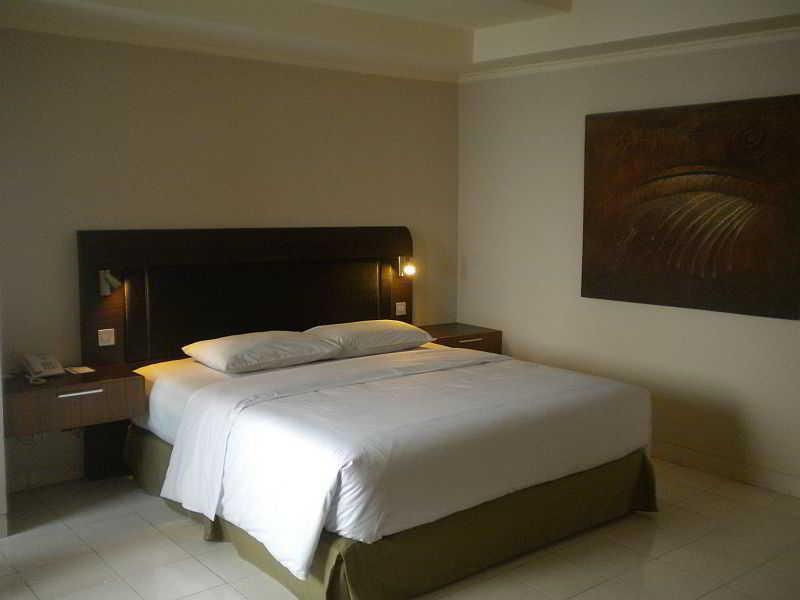 Urbanview Hotel Taman Suci Denpasar Pokoj fotografie