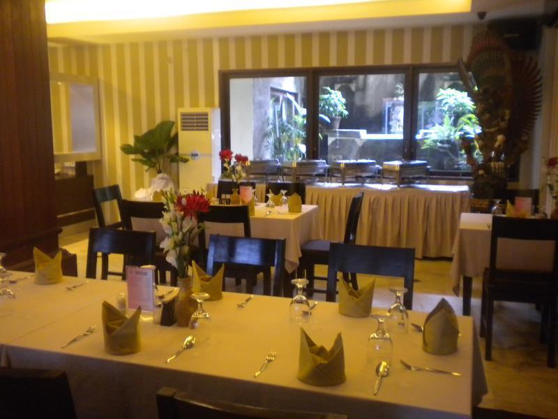 Urbanview Hotel Taman Suci Denpasar Exteriér fotografie