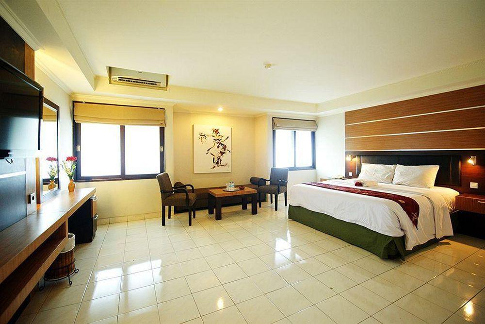 Urbanview Hotel Taman Suci Denpasar Pokoj fotografie